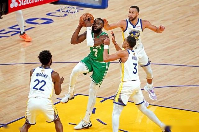 乔帅：杜润旺进攻手感很好 但要避免走步违例